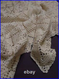 Cottage Hand Made Vintage Ivory Crocheted Bed Cover Coverlet Tablecloth 72X86