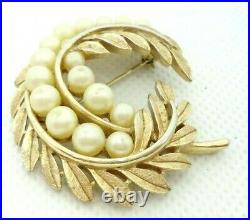 Vtg 1960s Crown Trifari Brooch Laurel Leaf Off White Faux Pearls Gold Tone Metal